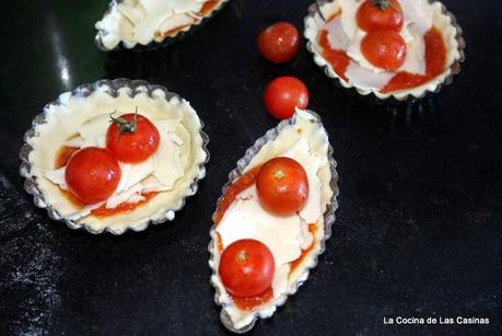 Cherrys, Salsa de Tomate, Queso Crema y Orégano Cherrys, Salsa de Tomate, Queso Crema y Orégano