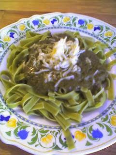 ESPAGHETTIS CON ATUN Y SALSA AL PESTO