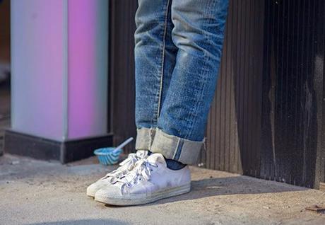 LOVE IT or HATE IT; DE NUEVO LAS ZAPATILLAS SON BLANCAS, WHITE SNEAKERS.-