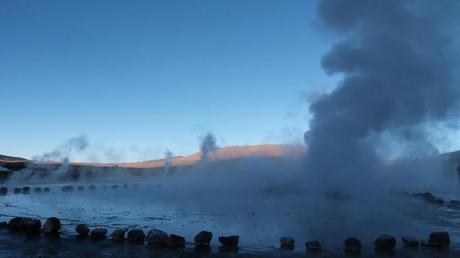 El amanecer geotérmico que terminó atardeciendo en la Luna Géiseres del Taatio en todo su esplendor