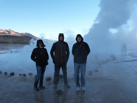 El amanecer geotérmico que terminó atardeciendo en la Luna El equipo 21W en el gran géiser