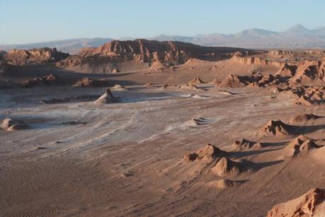 El amanecer geotérmico que terminó atardeciendo en la Luna Panorámica del valle de la Luna