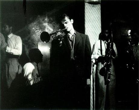 ‘Pero hermoso’ chet-baker-at-the-open-door-nyc-1955-photo-by-carol-reiff-1