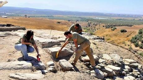 Hallan un torreón de gran tamaño en el yacimiento de Cástulo Hallan un torreón de gran tamaño en el yacimiento de Cástulo