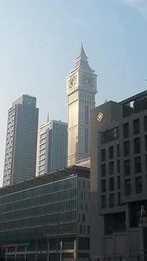 Dubai : Dime de qué presumes y te diré de qué careces El Big Ben de Dubai. Son mundialmente conocidos por su originalidad...