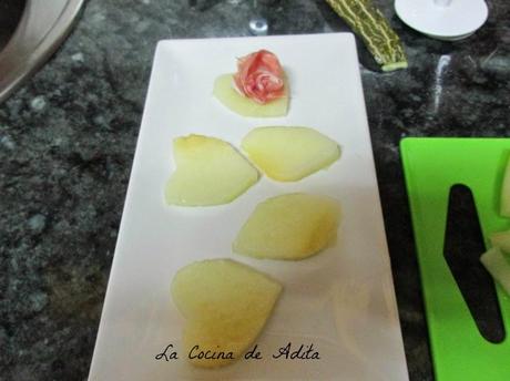 COCTEL DE FRUTAS NATURALES, CON TAPA DE MELON CON JAMON COCTEL DE FRUTAS NATURALES, CON TAPA DE MELON CON JAMON