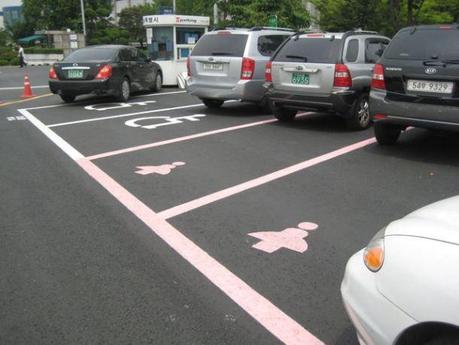 Las coreanas no saben aparcar su coche parking2