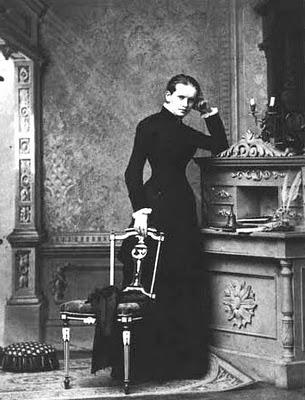 Una pasión imposible, una obsesión por saber, dos hombres y una mujer. Una pasión imposible, una obsesión por saber, dos hombres y una mujer.