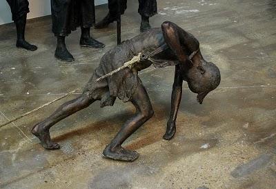 103 esculturas a tamaño real: El patio de la recaudación de la renta 103 esculturas a tamaño real: El patio de la recaudación de la renta