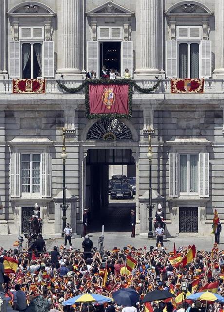 La Proclamación Real del Príncipe de Asturias como Su Majestad el Rey Felipe VI de España 20140619_balcon_palacio_8