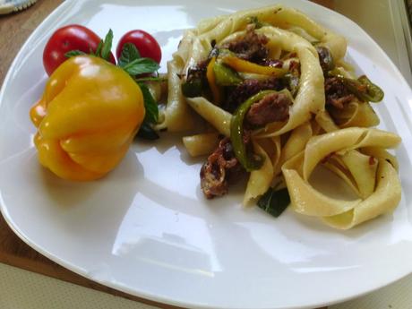 Sagne con pimientos y longanizas – Sagne peperoni e salsiccia sagnepeperonisalsiccie