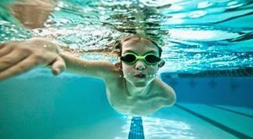 La importancia de que los niños aprendan a nadar La importancia de que los niños aprendan a nadar