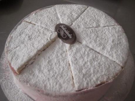 TARTA MOUSSE DE CREMA GANACHE CON PASTA AZUCARADA TARTA MOUSSE DE CREMA GANACHE CON PASTA AZUCARADA