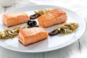 La alimentación durante el embarazo salmon-aceitunas