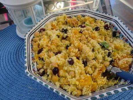 Ensalada de cous-cous con garbanzos y frutas