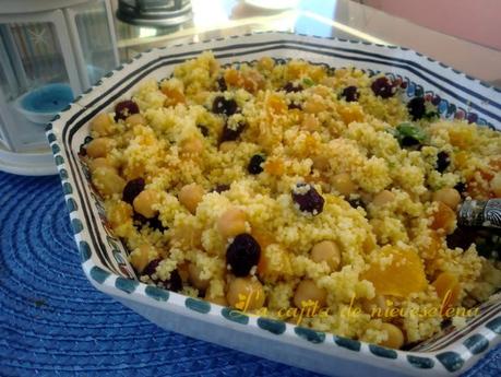 Ensalada de cous-cous con garbanzos y frutas