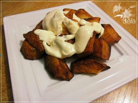 Bocadillo de patatas bravas y calamares