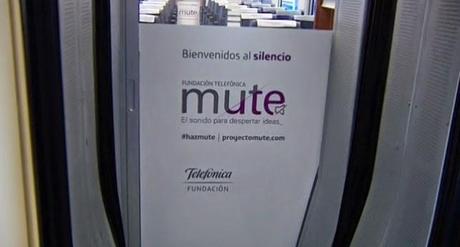 Viajando en el coche en silencio del AVE #hazmute Viajando en el coche en silencio del AVE #hazmute