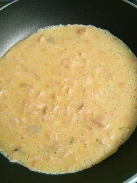 TORTILLA DE SALMÓN CON ENSALADA DE ALGAS. SIN GLUTEN.