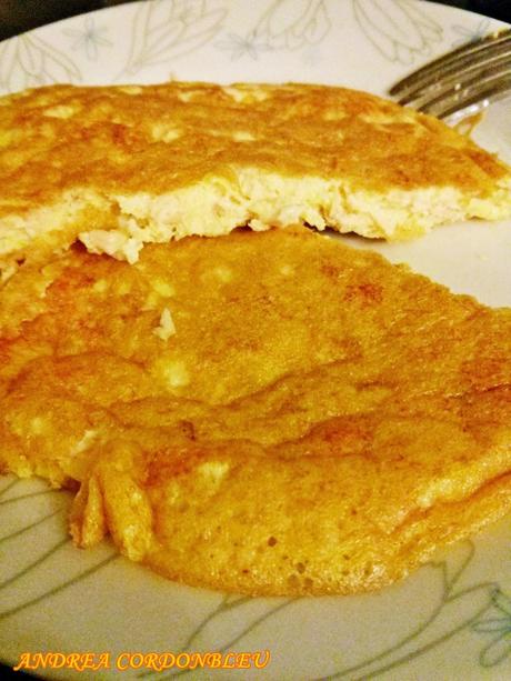 TORTILLA DE SALMÓN CON ENSALADA DE ALGAS. SIN GLUTEN.