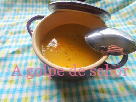 Crema de calabaza, lentejas rojas y coco Crema de calabaza, lentejas rojas y coco