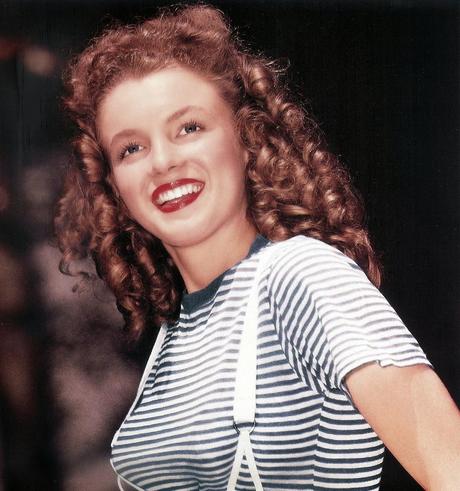 BIOGRAPHY. Marilyn Monroe BIOGRAPHY. Marilyn Monroe