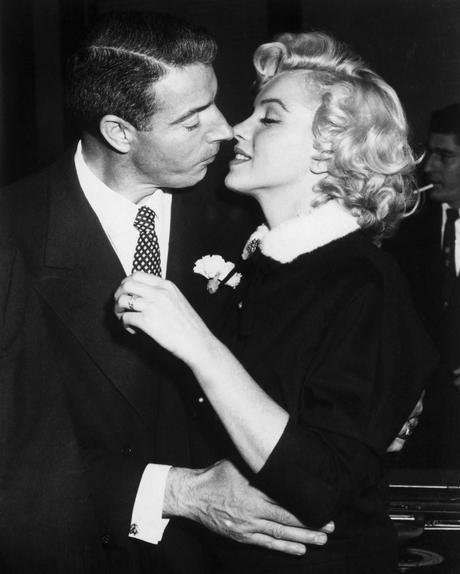 BIOGRAPHY. Marilyn Monroe BIOGRAPHY. Marilyn Monroe