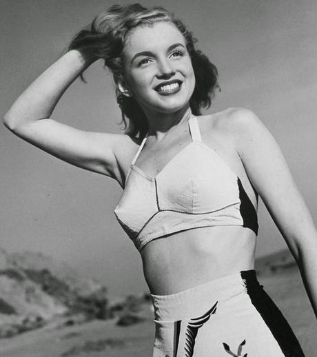 BIOGRAPHY. Marilyn Monroe BIOGRAPHY. Marilyn Monroe