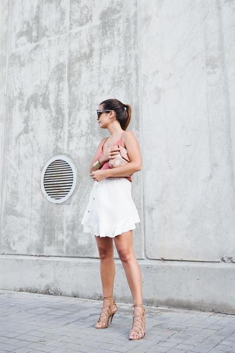 Madrid_Fashion-Week-Juan_Vidal-Priceless-Backless_Top-White_Skirt-Lace_Up_Sandals-Outfit-Street_Style-9