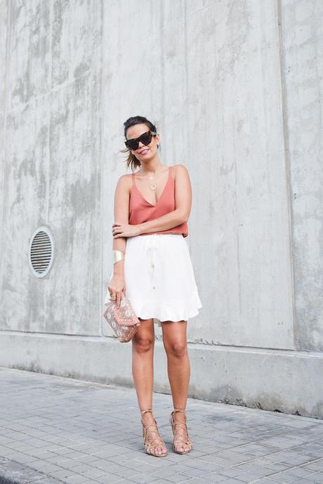 Madrid_Fashion-Week-Juan_Vidal-Priceless-Backless_Top-White_Skirt-Lace_Up_Sandals-Outfit-Street_Style-5