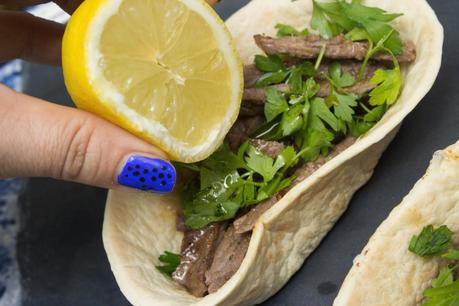 Tacos de ternera con cebolla frita Tacos de ternera con cebolla frita