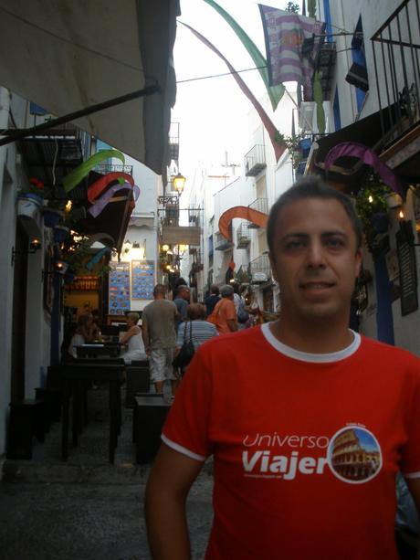 Las calles de Peñíscola están llenas de vida y colorido. Las calles de Peñíscola están llenas de vida y colorido.