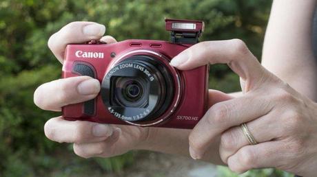 Canon PowerShot SX700 HS manos