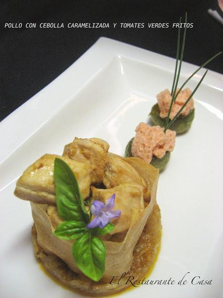 POLLO CON CEBOLLA CARAMELIZADA Y TOMATES VERDES FRITOS POLLO CON CEBOLLA CARAMELIZADA Y TOMATES VERDES FRITOS