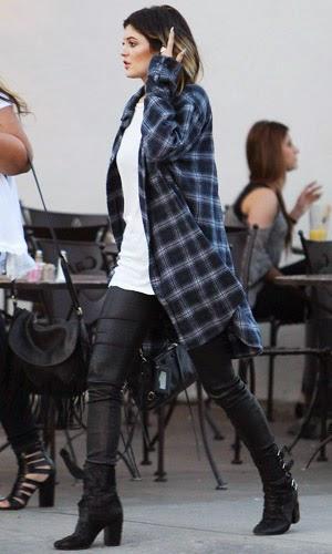 Must Have: how to wear a plaid shirt Must Have: how to wear a plaid shirt