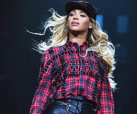 Must Have: how to wear a plaid shirt Must Have: how to wear a plaid shirt