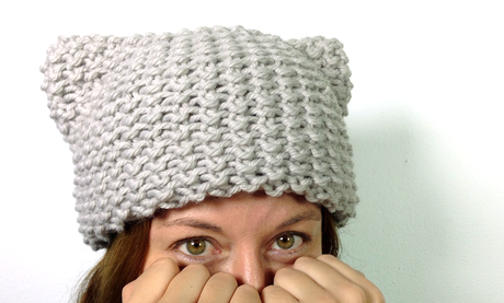 DIY video tutorial how to loom knit a kitty hat