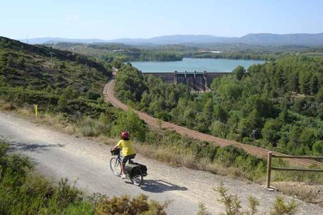Reivindicación ciclista por el tramo vía verde de Ojos Negros Reivindicación ciclista por el tramo vía verde de Ojos Negros