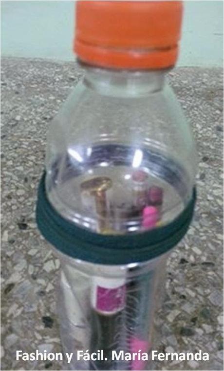 Estuche multiusos: lapicera, cosmetiquera, porta ganchillos reciclando una botella plástica. Eco DIY (Multipurpose case recycling a plastic bottle)