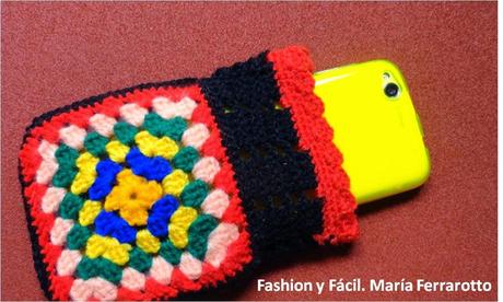 ¿Cómo hacer un forro para el móvil con un par de pastillas de punto afgano ó granny squares? How to make a cell phone case with granny squares? ¿Cómo hacer un forro para el móvil con un par de pastillas de punto afgano ó granny squares? How to make a cell phone case with granny squares?