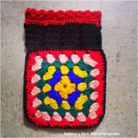 ¿Cómo hacer un forro para el móvil con un par de pastillas de punto afgano ó granny squares? How to make a cell phone case with granny squares? ¿Cómo hacer un forro para el móvil con un par de pastillas de punto afgano ó granny squares? How to make a cell phone case with granny squares?
