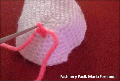 Escarpines de Hello Kitty a crochet en tres partes. Zapaticos con tirantes a ganchillo (Kitty crocheted baby shoes)