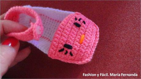 Escarpines de Hello Kitty a crochet en tres partes. Zapaticos con tirantes a ganchillo (Kitty crocheted baby shoes)