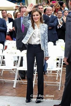 Dña. Letizia, con la misma chaqueta de Mango, inauguró curso escolar en Orense y Miami Dña. Letizia, con la misma chaqueta de Mango, inauguró curso escolar en Orense y Miami