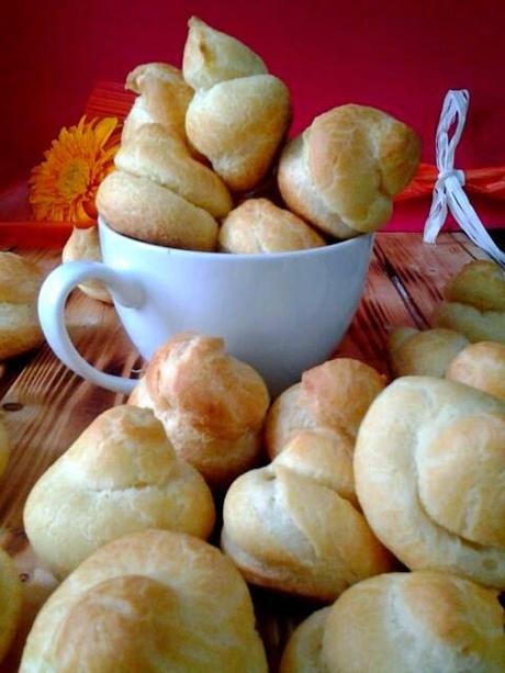 Croquembouches, masa coux rellena de crema de trufa - Tort conic pasta coux umplut cu frisca de ciocolata! Croquembouches, masa coux rellena de crema de trufa - Tort conic pasta coux umplut cu frisca de ciocolata!
