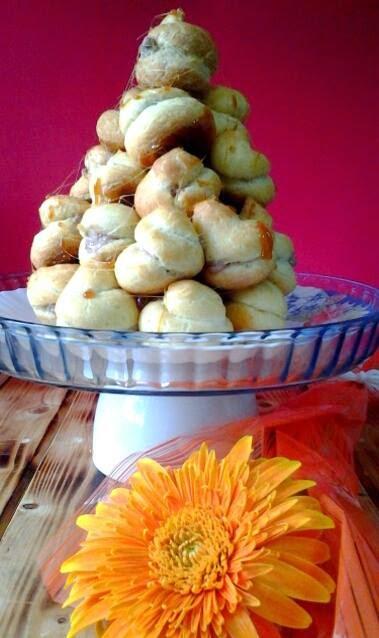 Croquembouches, masa coux rellena de crema de trufa - Tort conic pasta coux umplut cu frisca de ciocolata! Croquembouches, masa coux rellena de crema de trufa - Tort conic pasta coux umplut cu frisca de ciocolata!
