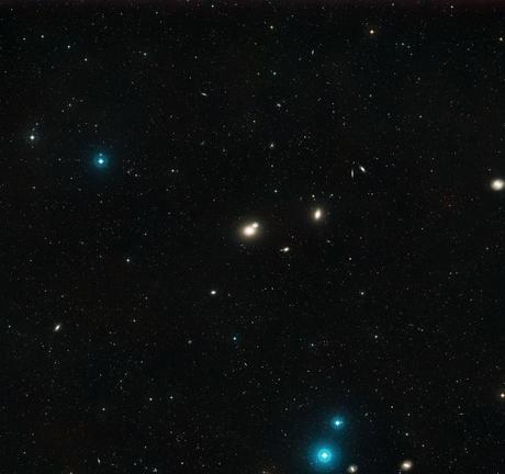 Una galaxia con sobrepeso Una galaxia con sobrepeso