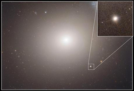 Una galaxia con sobrepeso Una galaxia con sobrepeso