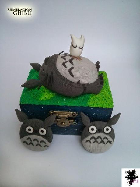¡Sorteamos una caja y tres broches artesanales de 'Mi vecino Totoro'!