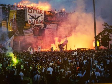 YOLDA - ON THE ROAD - YOLDA - ON THE ROAD -